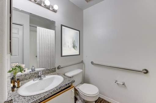 Whispering Palms bathroom