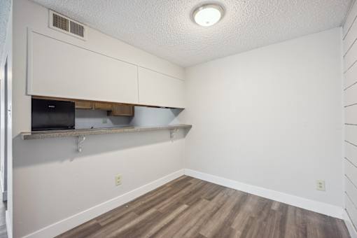 Hathaway Village in Florissant, MO offers updated apartments, pet-friendly living, and unbeatable convenience—schedule your tour today!