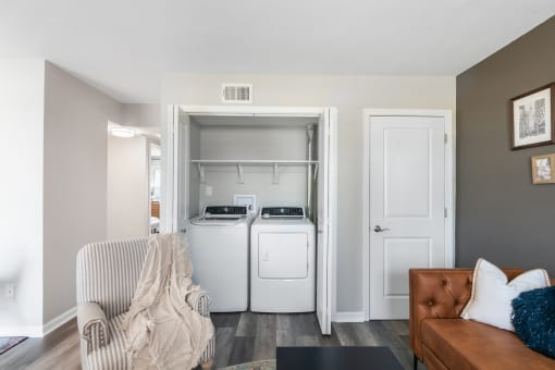apartments with washer and dryer in Castleton, IN