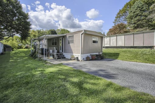 a mobile home in a backyard