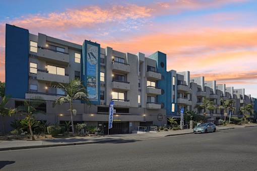 A modern apartment complex named "FELIX" is shown in the image.