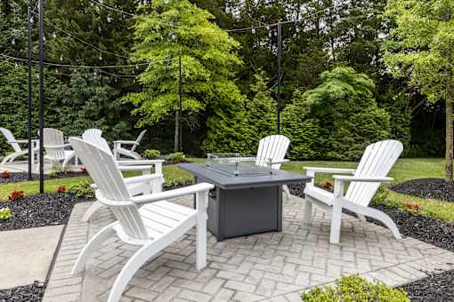 Residential Courtyard at Merion Marlton Apartment Homes, Marlton