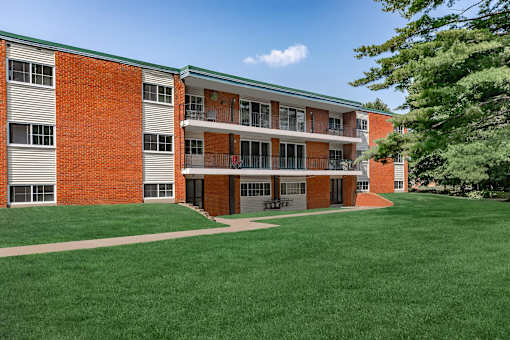 Green Landscape at North Pointe Apartments, Clifton Park