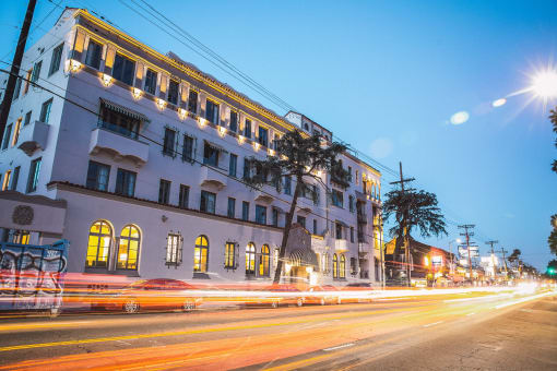 Exterior View In Night at Villa Carlotta – Furnished Apartments, Los Angeles, CA, 90028