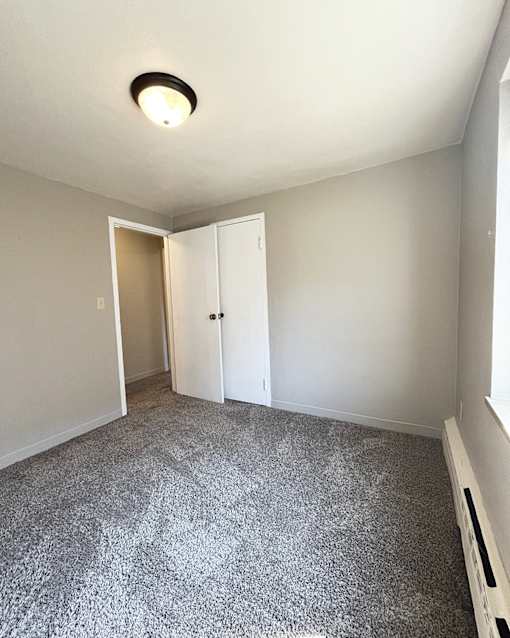 knollcrest apartments bedroom