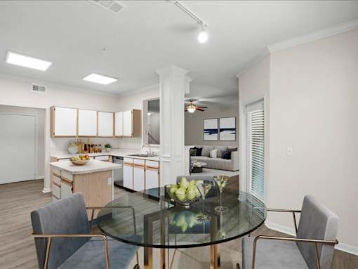 Dining Area at Crescent Apartment Homes, Lenexa, KS, 66219