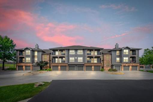 Exterior View at Crescent Apartment Homes, Kansas, 66219