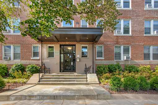 Front Entrance to The Rocksboro