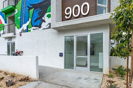 A building with a mural on the wall and a number 900 on the top.