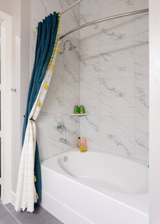 beautiful in apartment bath tubs
