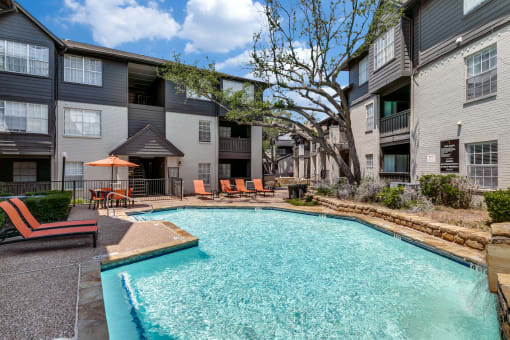 the preserve at ballantyne commons pool and apartment buildings