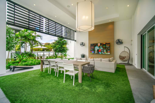 Outdoor Space Apartment Florida