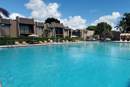 the swimming pool at the resort at longboat key club