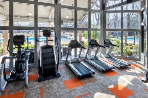 fitness center in apartments near clear lake