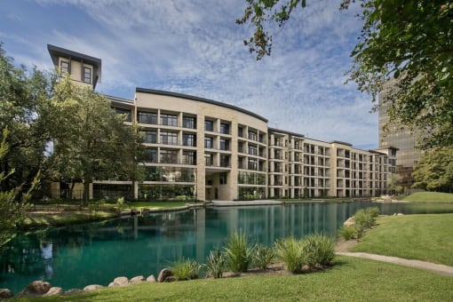 the swimming pool at the resort at emerald lake
