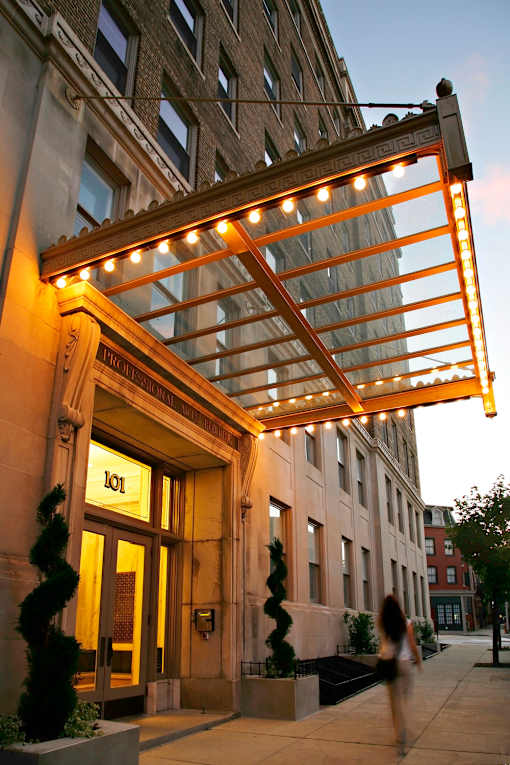 A building with a sign that says "LOLA" is lit up with lights.