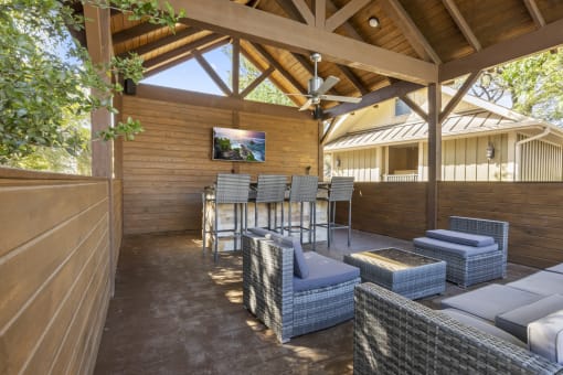 outdoor resident lounge in san antonio apartments
