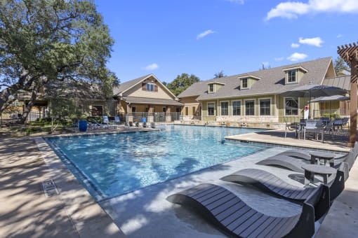 sparkling swimming pool in san antonio apartments