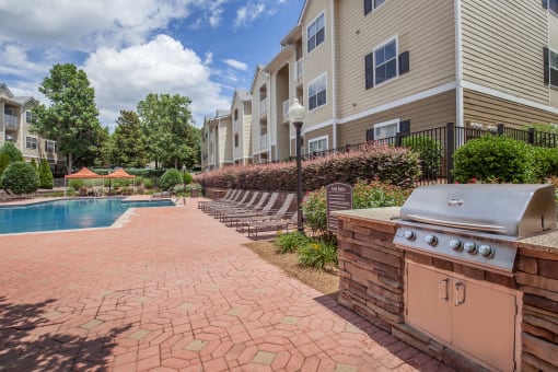 the preserve at ballantyne commons apartments with pool and grilling area