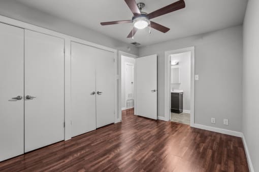 V2 bedroom