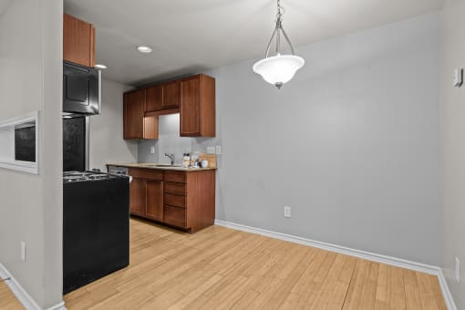V6 kitchen/dining