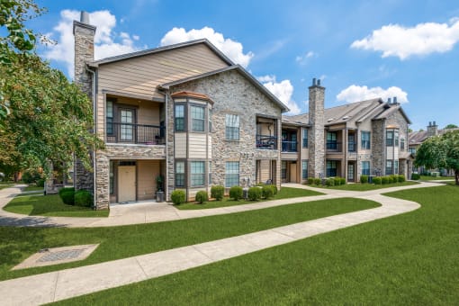 the preserve at ballantyne commons exterior of apartment buildings