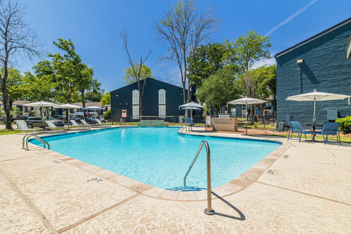 the preserve at ballantyne commons resort swimming pool