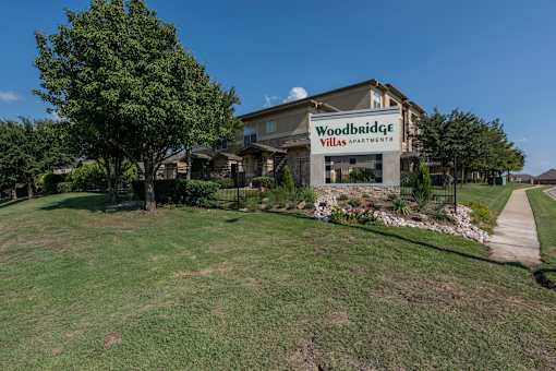Large grassy area at Woodbridge Villas Apartments, Sachse, TX