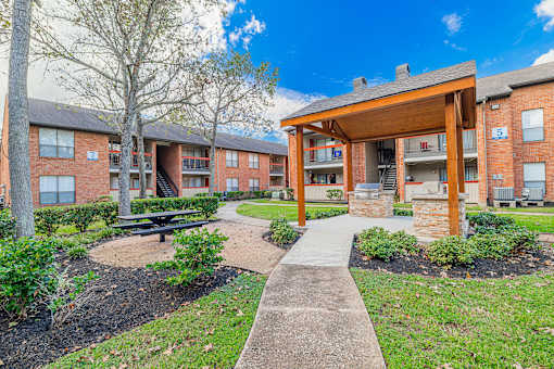 A residential area with apartment buildings and a covered walkway.