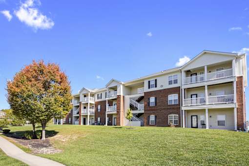 Apartment building with lawn area at Fieldstone at Glenwood Crossing, Ohio