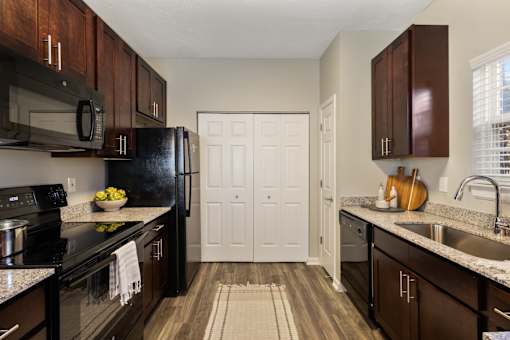 Modern Kitchen at Fieldstone at Glenwood Crossing, Cincinnati