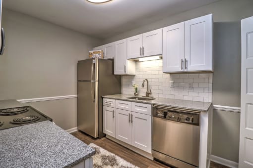 Kitchen Bar With Granite Counter Top at Rosemont Vinings Ridge, Atlanta, 30339