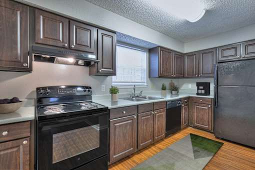Kitchen at Landmark at Lyncrest Reserve Apartments, Nashville, Tennessee