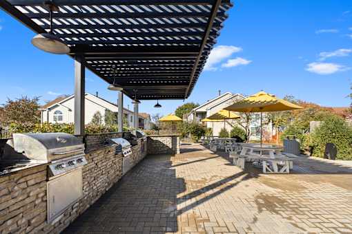 BBQ and grilling area at The Winds at Poplar Creek Apartments , Schaumburg, 60194