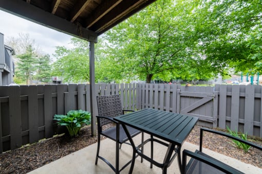Shaded Outdoor Courtyard Area at Woodbridge Apartments, Louisville, KY