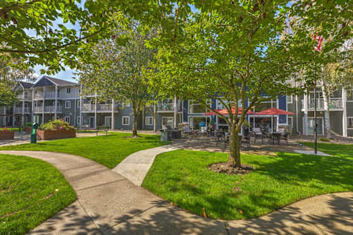 Courtyard at VINTAGE AT VANCOUVER, Vancouver, Washington