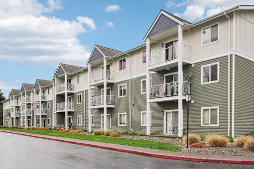 Apartment Building Exterior at Vintage at Vancouver, Vancouver, WA