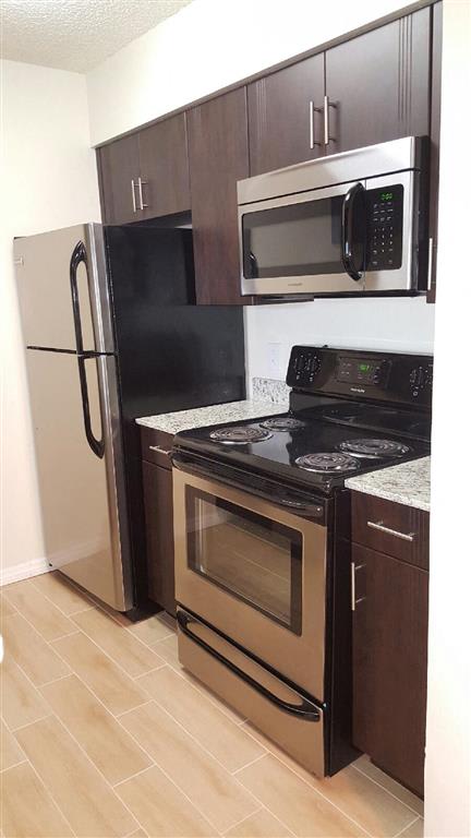 kitchen  at The Edge at Town Center Apartments, Jacksonville, Florida