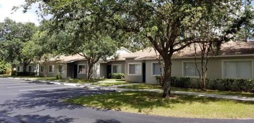 Exterior building view with landscape at Grove Pointe, Ruskin, FL
