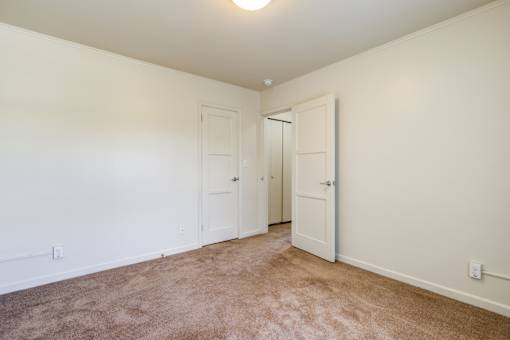 Vacant Bedroom at Lake Washington Apartments, Seattle, WA