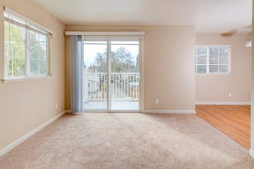 Carpeted Living Area at LINCOLN GARDENS APARTMENTS, Napa, 94559