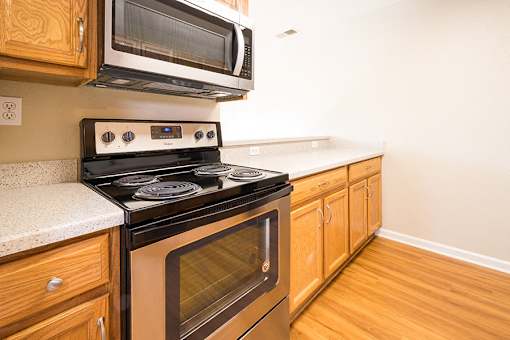 Stove at LINCOLN GARDENS APARTMENTS, Napa California