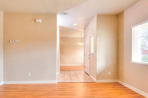 Unfurnished Living Area at LINCOLN GARDENS APARTMENTS, Napa