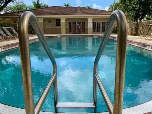 Laguna Pointe resort style swimming pool