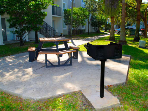 picnic and BBQ area at Oaks at Pompano, Pompano Beach, FL, 33060