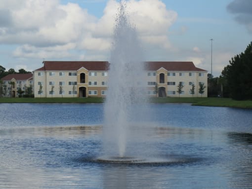 community exterior with fountain at Mission Pointe Apartments, Florida, 32218