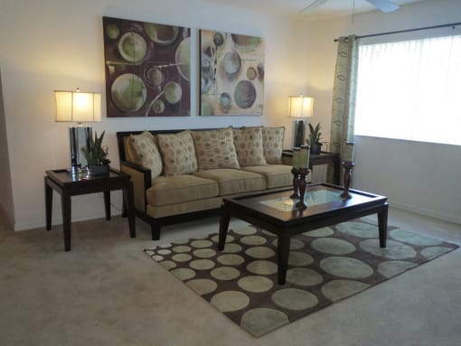 Mission  Pointe apartment home  spacious dining room with lots of natural lighting at Mission Pointe Apartments, Jacksonville