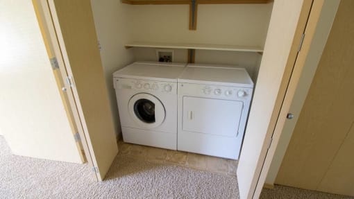 a white washer and dryer in a small laundry room at Troutdale Terrace, Oregon