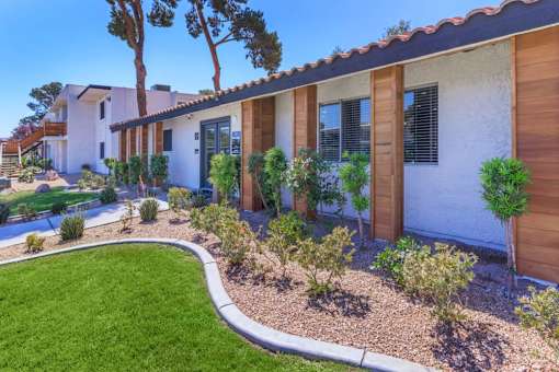 Courtyard at Zoom Apartments, Las Vegas, 89103