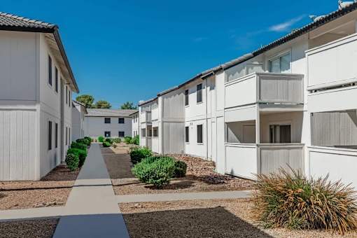 Courtyard at Jolt Apartments, Nevada